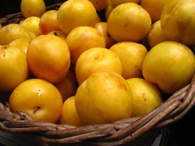 [mercado_duque_braganca_ameixas.jpg]
