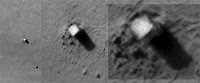 الحجر الضخم المثلث الشكل فوق سطح المريخ المعروف بالمونوليث