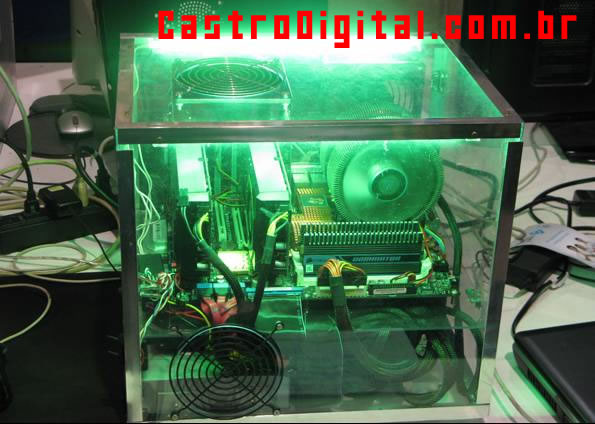 [computador-tunado-campus-party-luzes-neon.jpg]
