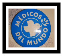 Un pin de Médicos del Mundo