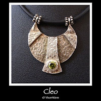 Cleo fine silver and peridot pendant