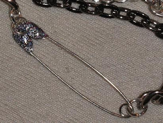 Real Girl Runway: DIY - Safety Pin Necklace