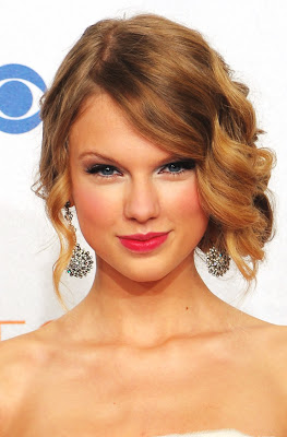 Taylor Swift Natural Hair, Long Hairstyle 2011, Hairstyle 2011, New Long Hairstyle 2011, Celebrity Long Hairstyles 2097