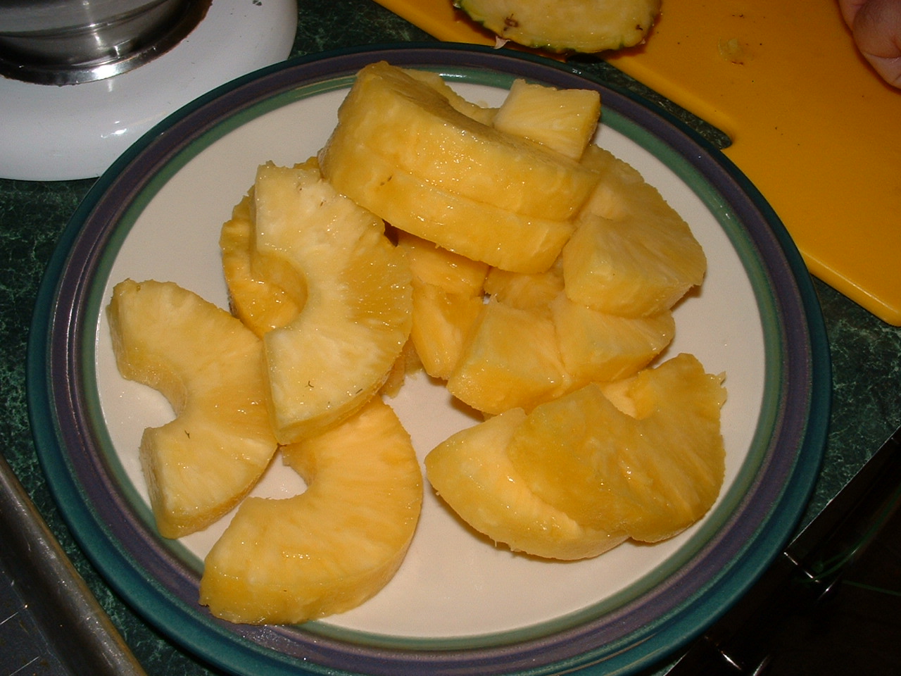 Simply Red Pampered Chef Pineapple Cutter Review
