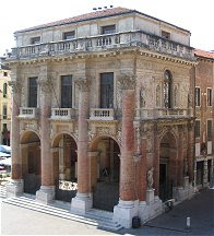 La Sala Bernarda vista dall'esterno