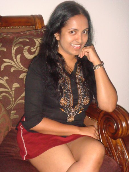 Sunalie shows her sexy legs to the camera | Modern Movies, Hot 4 U