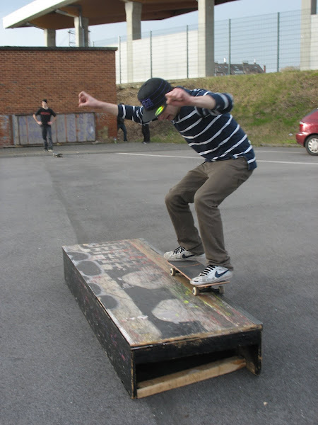 Pierre 50-50 Grind au Stade