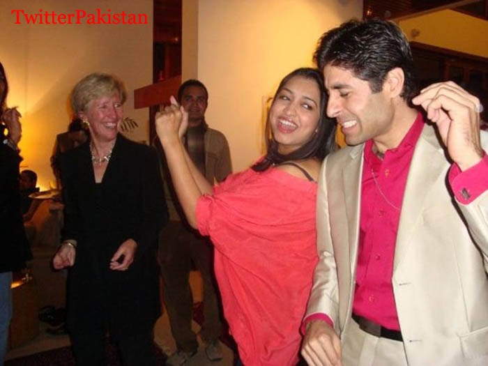 Pakistani Scandals Pakistani Media Journalist Dancing In Us Embassy Islamabad