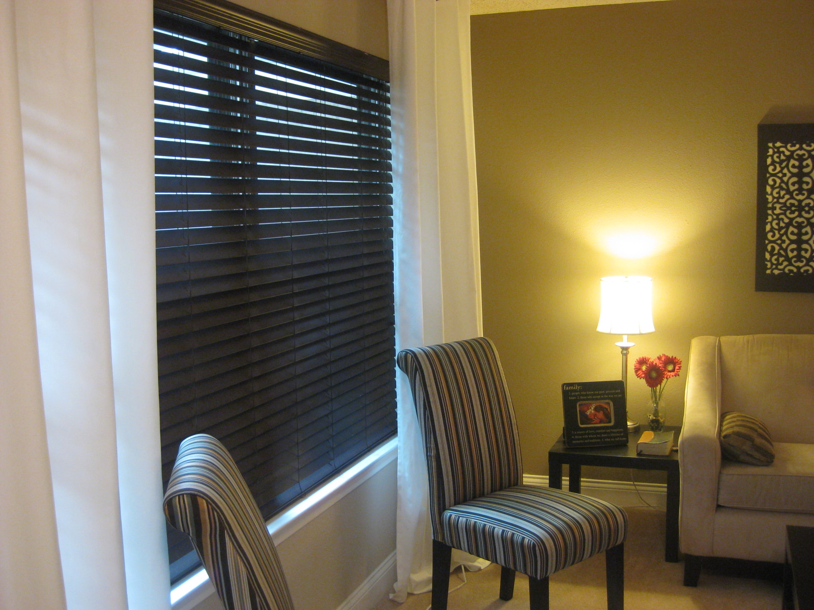 [06+front+living+window+2.JPG]