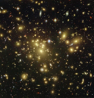 Cúmulo Abell 1689 visto por Hubble