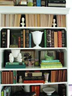 How to decorate a book shelf