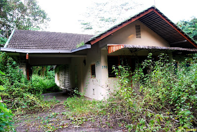 Fotografi merakam sejarah Rumah kosong terbiar sepi penuh misteri.