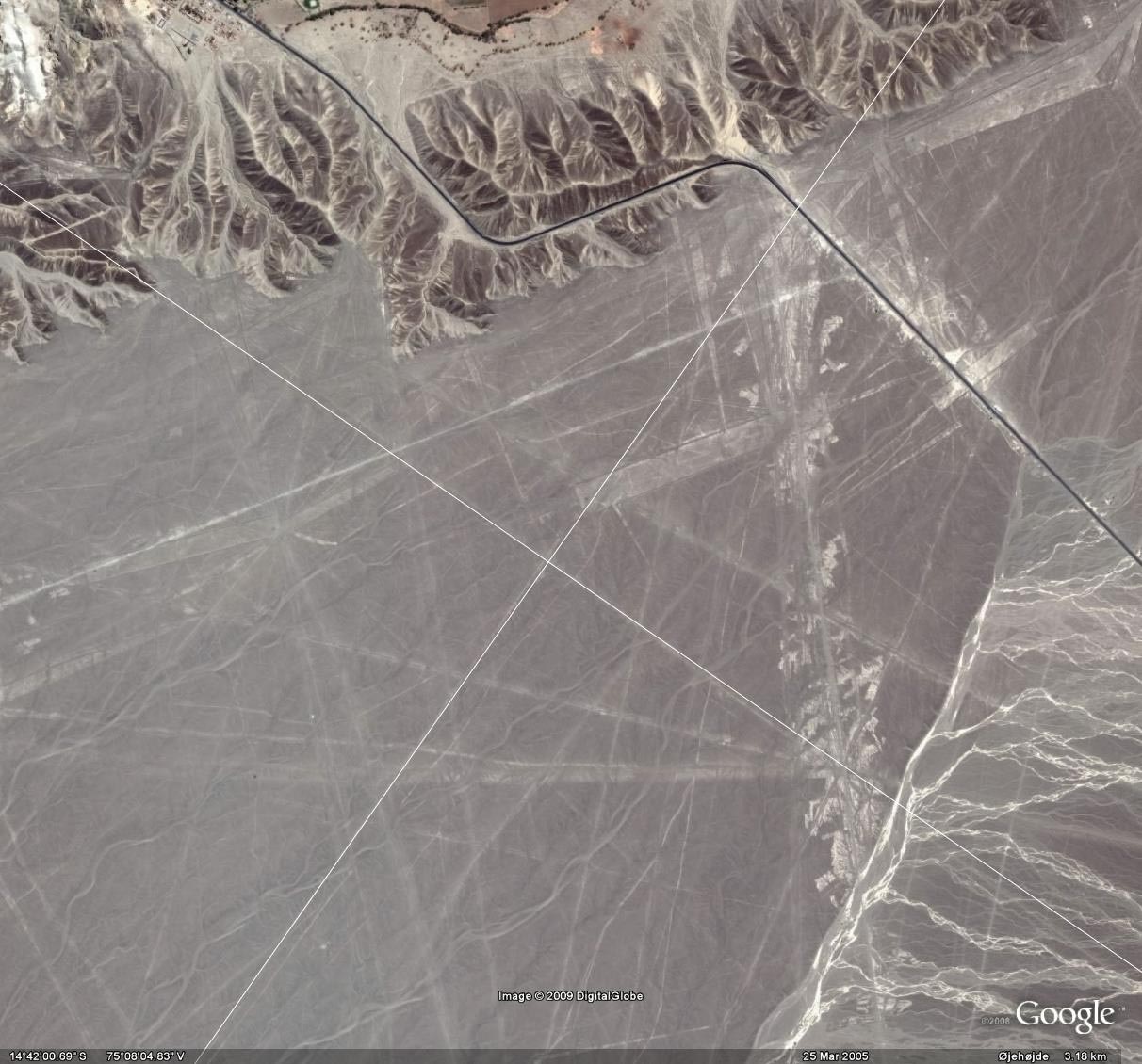 белая гора со спутника. перу со спутника. плато наска астронавт. плато наска в перу со спутника. геоглифы плато наска.