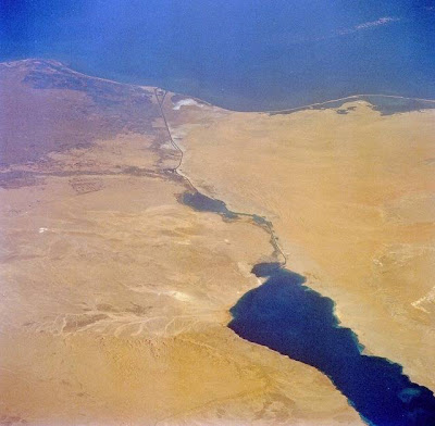 Unhappy workers threaten to shut down  Suez Canal of Egypt