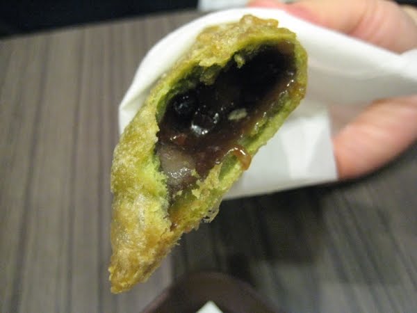 Cross-section of Lotteria's Green Tea Red Bean Pie.