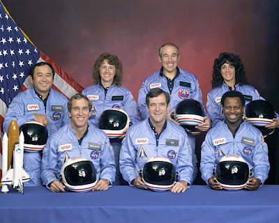 Tripulación del Challenger: Michael Smith, Dick Scobee, Ronald McNair, Ellison Onizuka, Christa McAuliffe, Gregory Jarvis y Judith Resnik