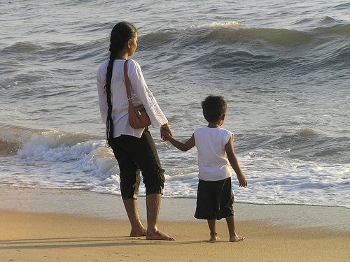 [mother+n+child+beach.jpg]