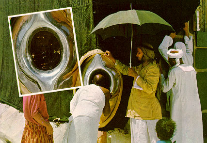 http://4.bp.blogspot.com/_WADuNZtUhW0/TT1v5b1jT-I/AAAAAAAAAB0/eibpOTL51Ag/s1600/hajar-aswad1.jpg