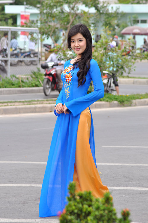 Lenglui Asia Xuan Mai Miss Teen 2009 In Ao Dai Photos