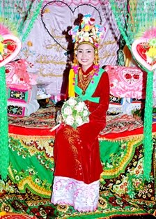 traditional wedding dress of Cham Châu Đốc