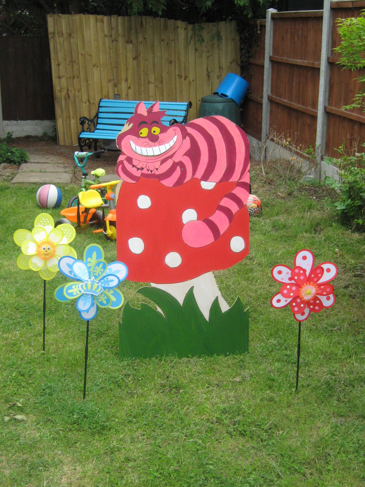 Home Party Ideas: Alice in Wonderland Party: Decorations