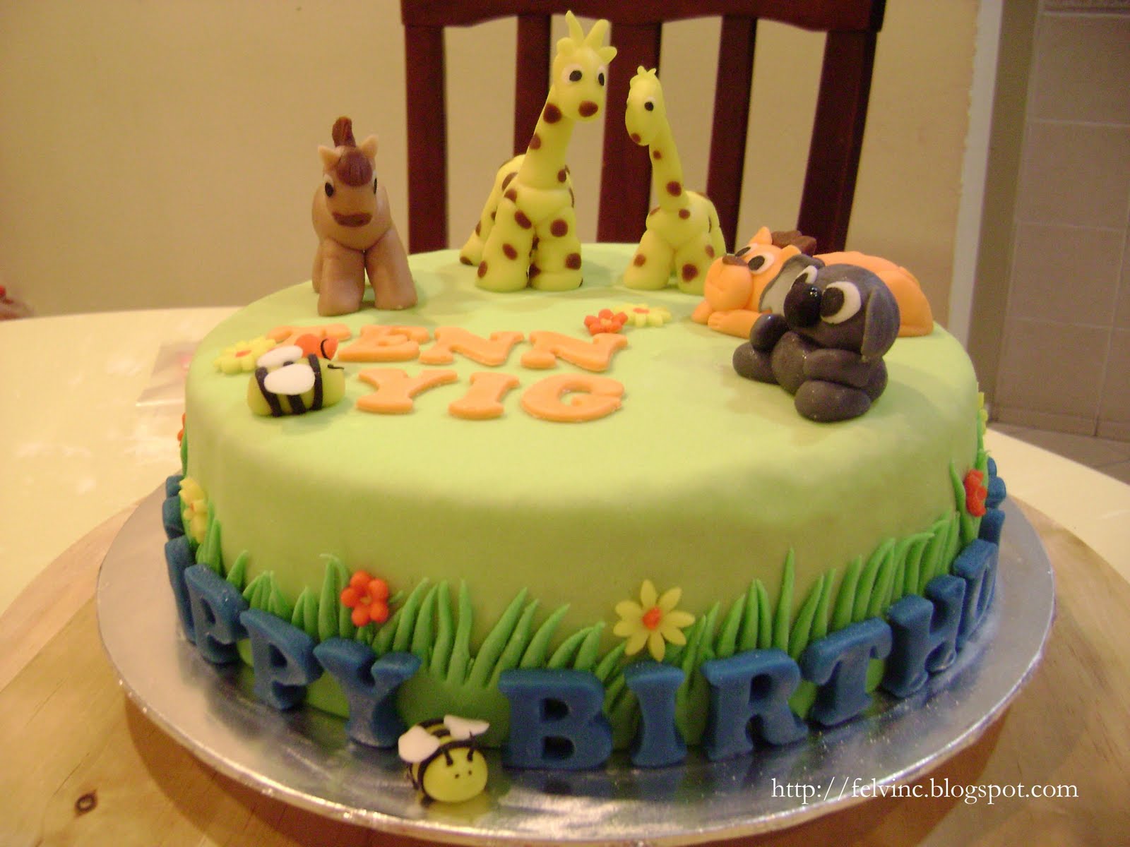 与气球、长颈鹿和蛋糕的生日聚会 向量例证. 插画 包括有 可爱, 敌意, 艺术, 婴孩, 长颈鹿, 图象 - 86176144
