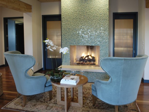 [hgtv+dream+home+2010--entry+hall+fireplace.jpg]
