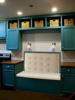 [square+tufted+back+with+white+buttons.jpg]