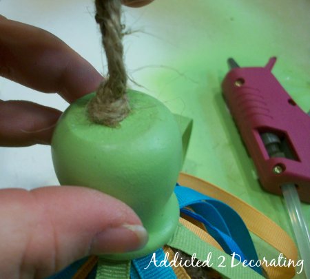 [diy+ribbon+and+burlap+tassel+16.jpg]