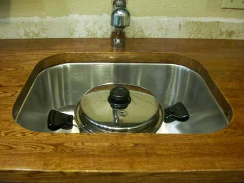 [sinks-new+sink+with+largest+pot.jpg]