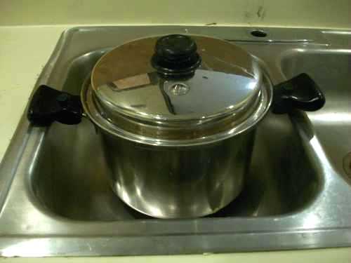 [sinks-old+sink+with+largest+pot.jpg]