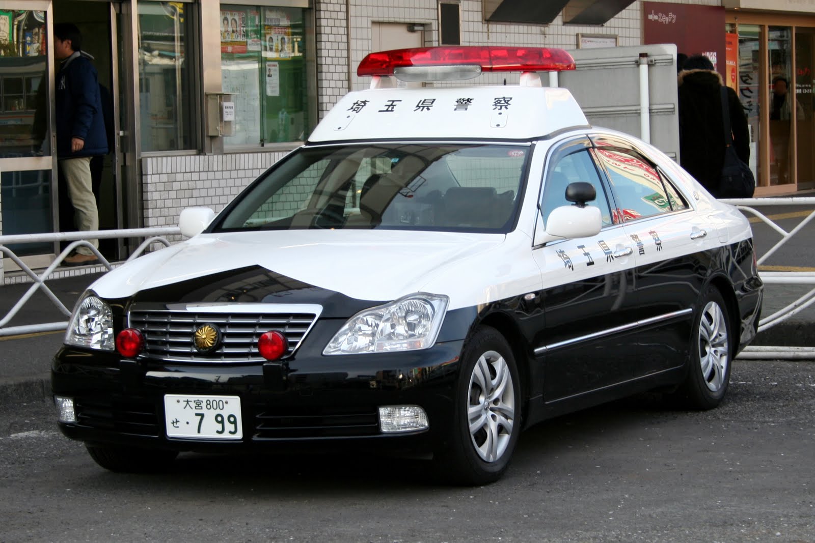 [Japanese_TOYOTA_CROWN_GRS180_police_car.jpg]