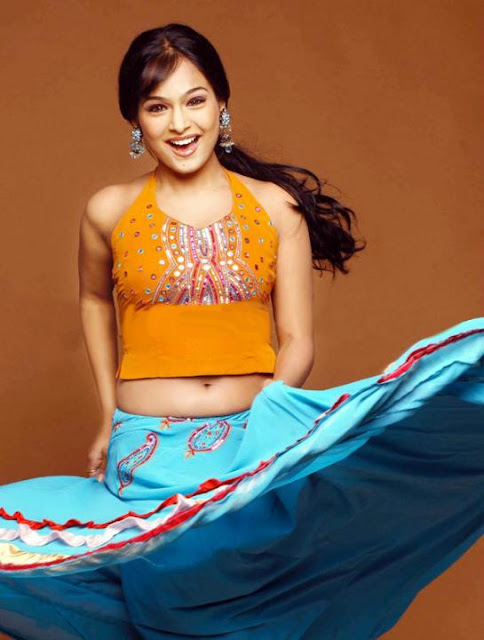 Indian Hot Actress Kalyani Navel Show Parunthe Fame