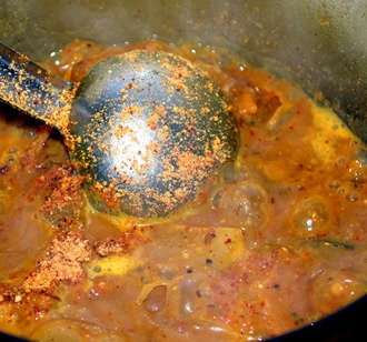 south indian arachuvitta sambar 5
