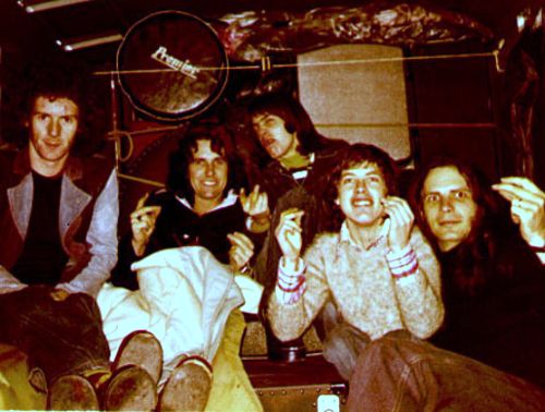 (1975) AC/DC – High Voltage | Roque Veloz