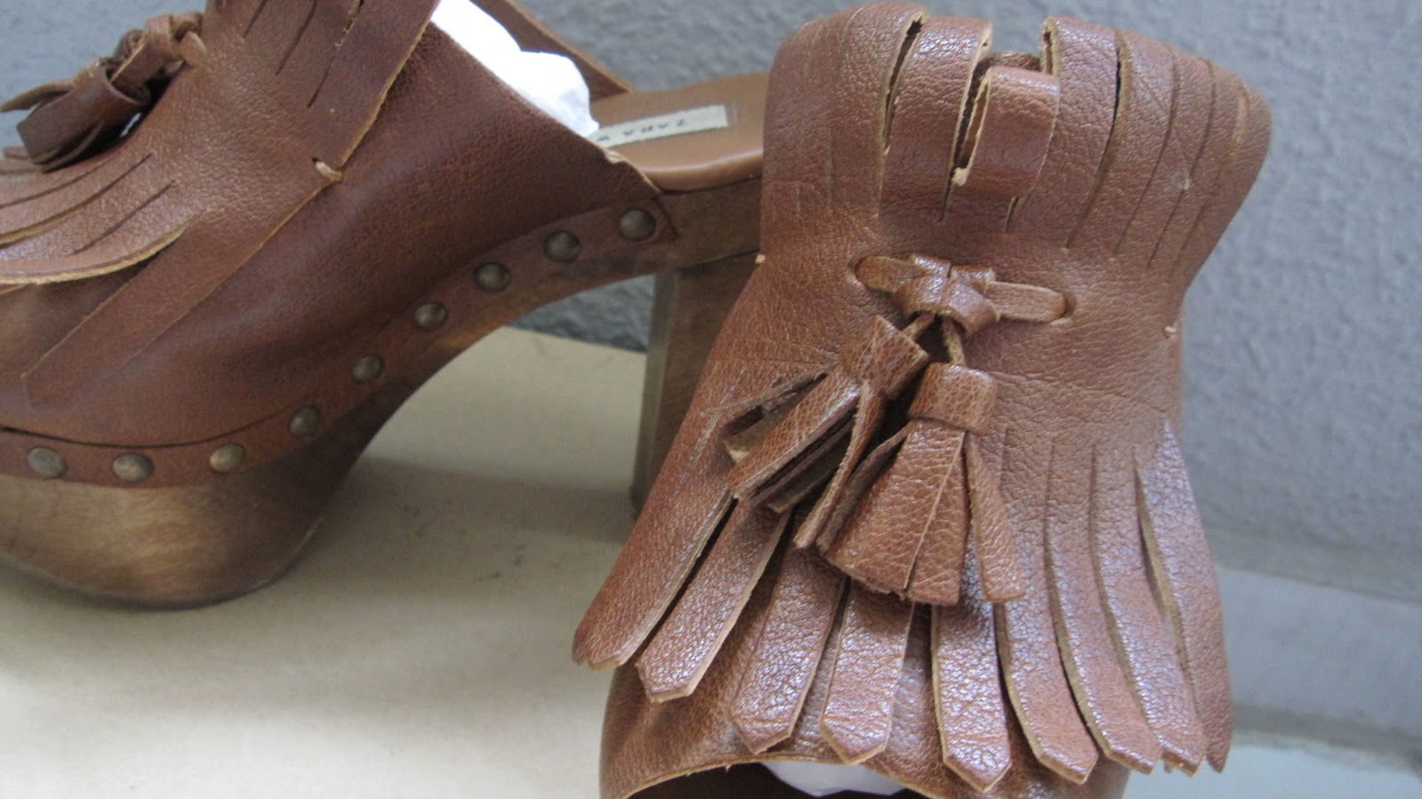 tassel clogs