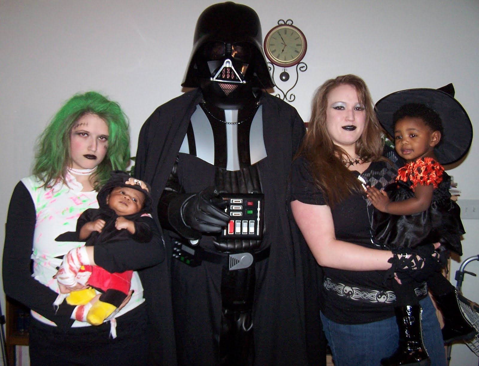 [Halloween+family+2009.jpg]