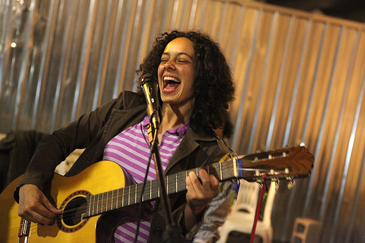 Aline Reis: Sobre Aline Reis