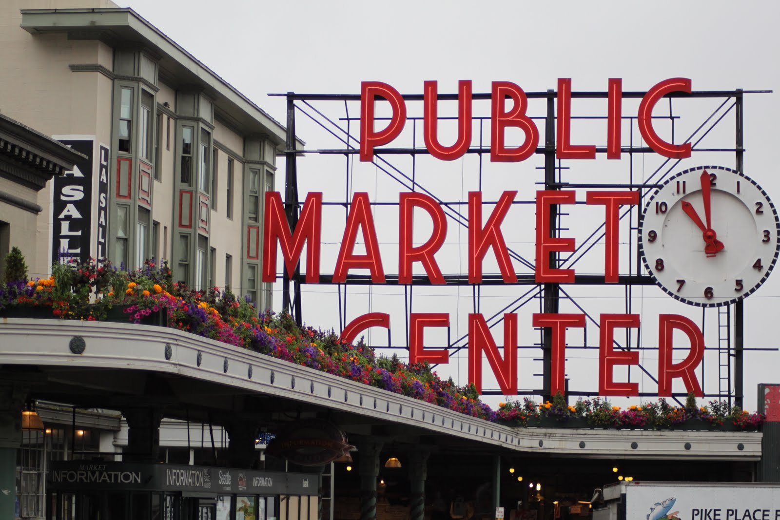 A Lazy Sunday Morning.... The Pike Place Fish Market, Seattle.