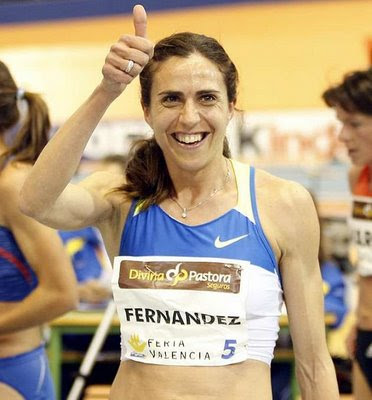nuria+Fern%C3%A1ndez+sonr%C3%ADe+tr.jpg