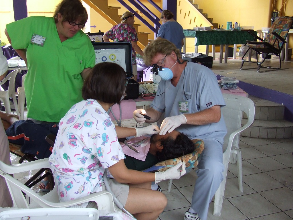 [mission+dentists.JPG]