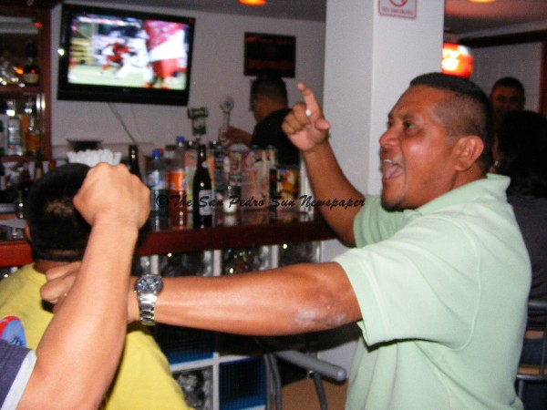 [Football+pics0003.JPG]