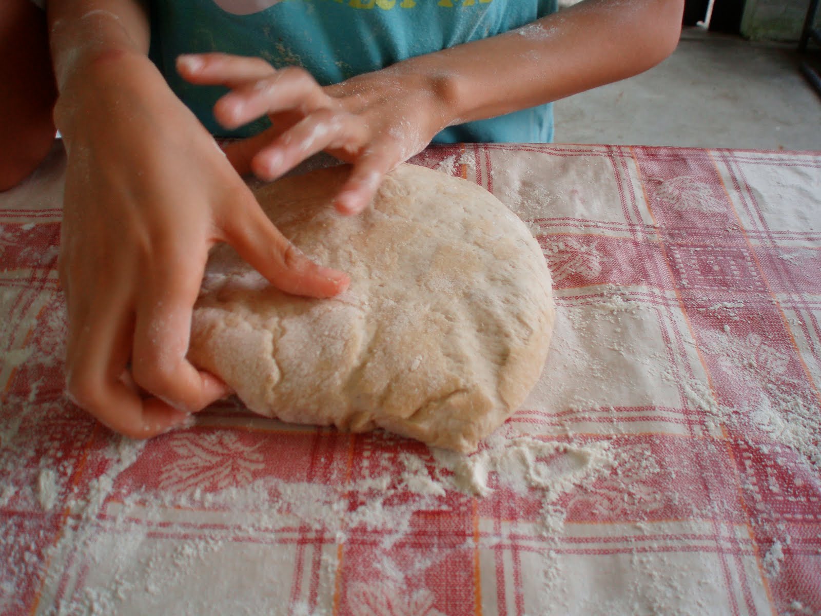 le mani in pasta foto