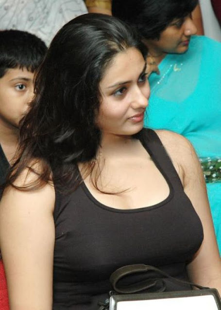 Busty Actress Namitha Sweet Pictures