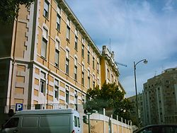 [250px-Maternidadde_Alfredo_da_Costa.jpg]