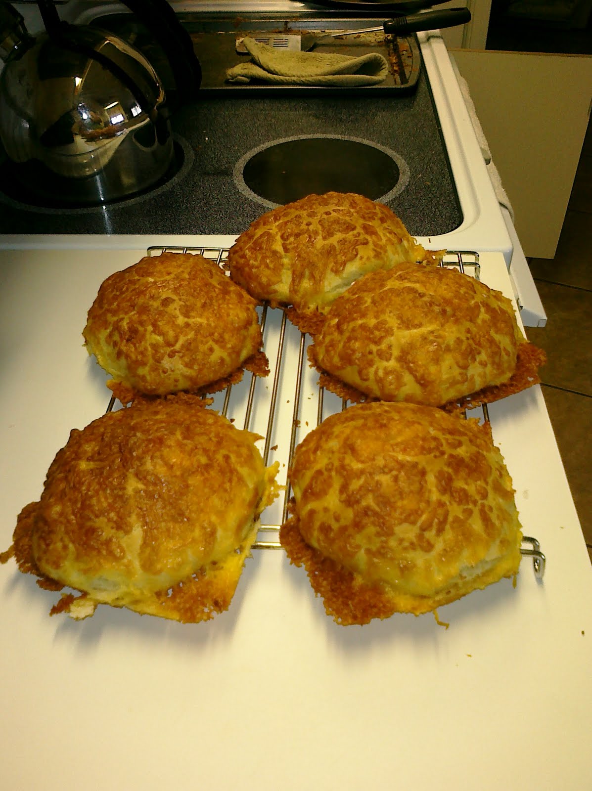 Über Awesome: Käse Brötchen - German Cheese Dinner Rolls