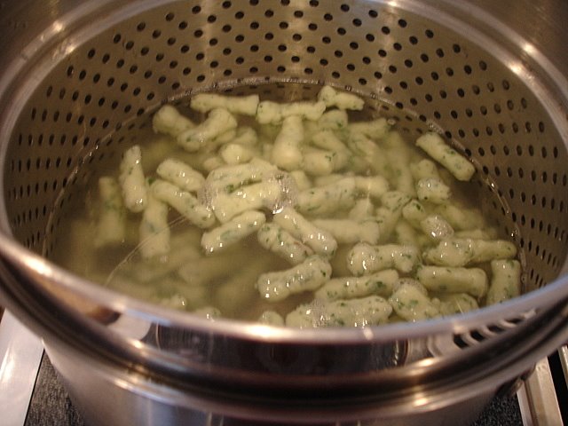 [gnocchi+15+boiling+not+done.jpg]