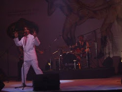 Cliff.Richard "Double" performing at "Indian  Derby-2009" in Mumbai.