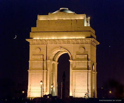 Astrophotography by Atish: moon and venus behind India Gate Memorial