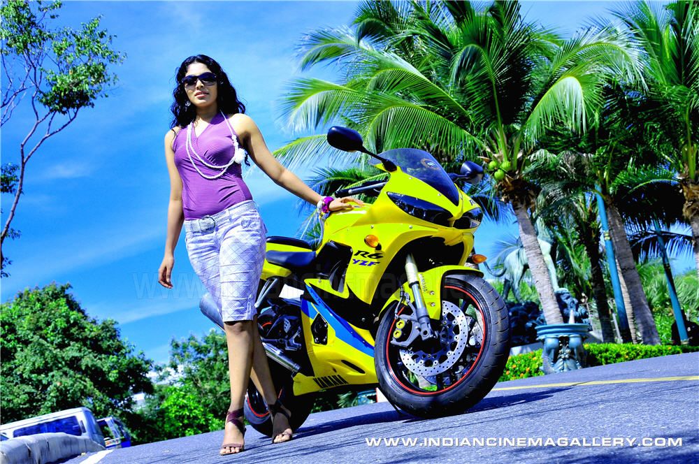 Sexy Actress Reema Kallingal Hot Pictures Sexy Unseen Photos